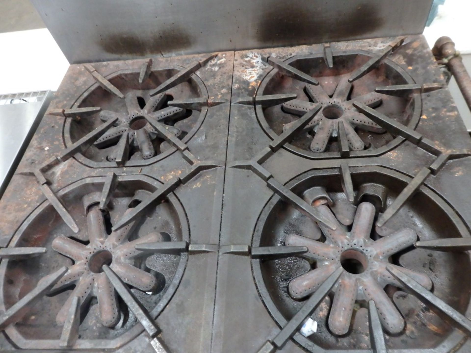 1 x Garland Commercial Range Cooker - Four Gas Burners - On Castors - Suitable For Professional - Image 7 of 10
