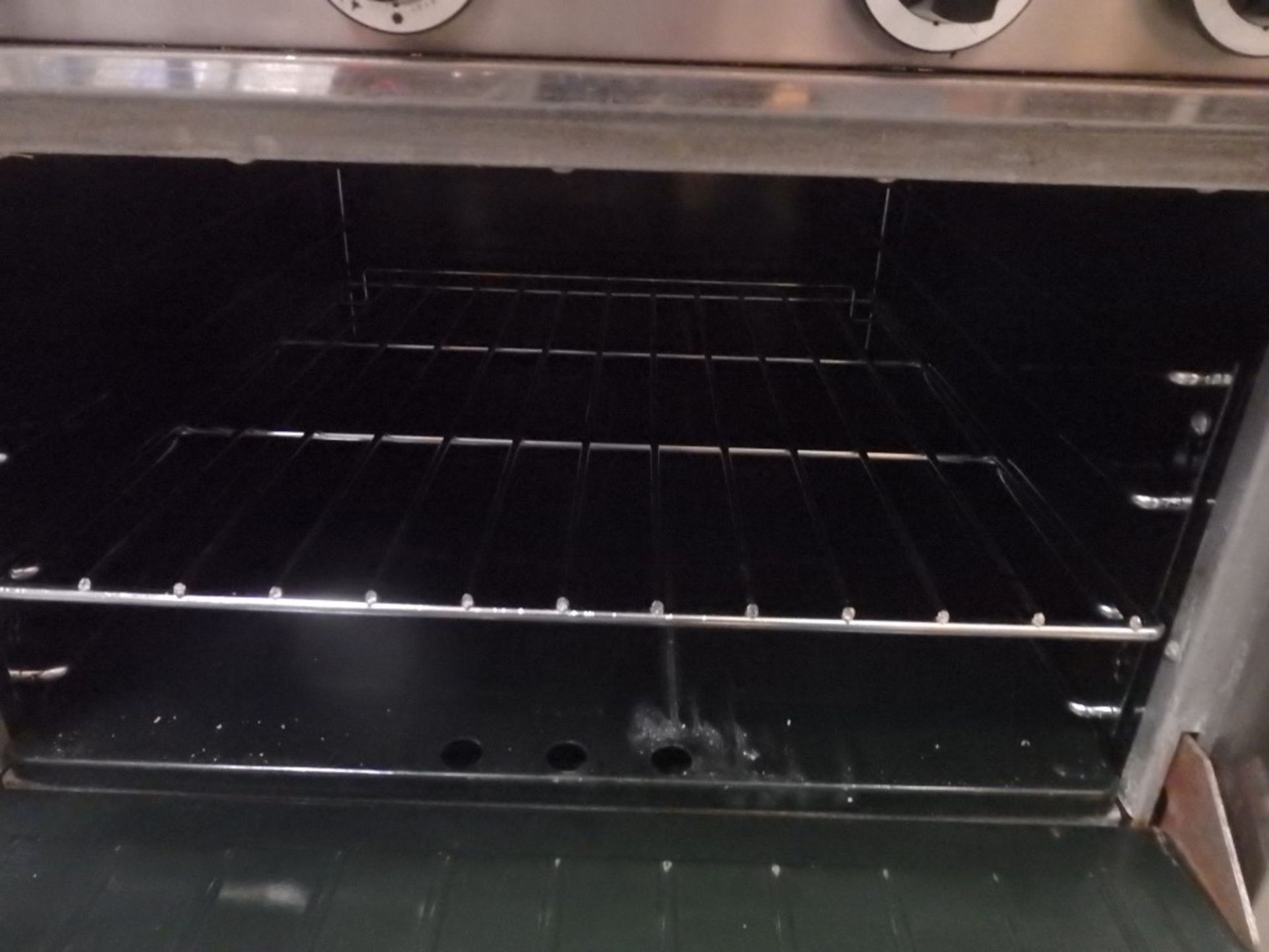 1 x Garland Commercial Range Cooker - Four Gas Burners - On Castors - Suitable For Professional - Image 3 of 10