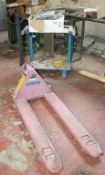 1 x Warrior Pallet Pump Truck - 2500kg Capacity - CL151 - Ref R018 - Location: Manchester