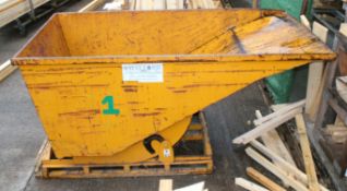 1 x Forklift Truck Self Dumping Hopper - 350kg Mass - Manufactured 2008 - Type 1.75 UNI-3 MM - CL151