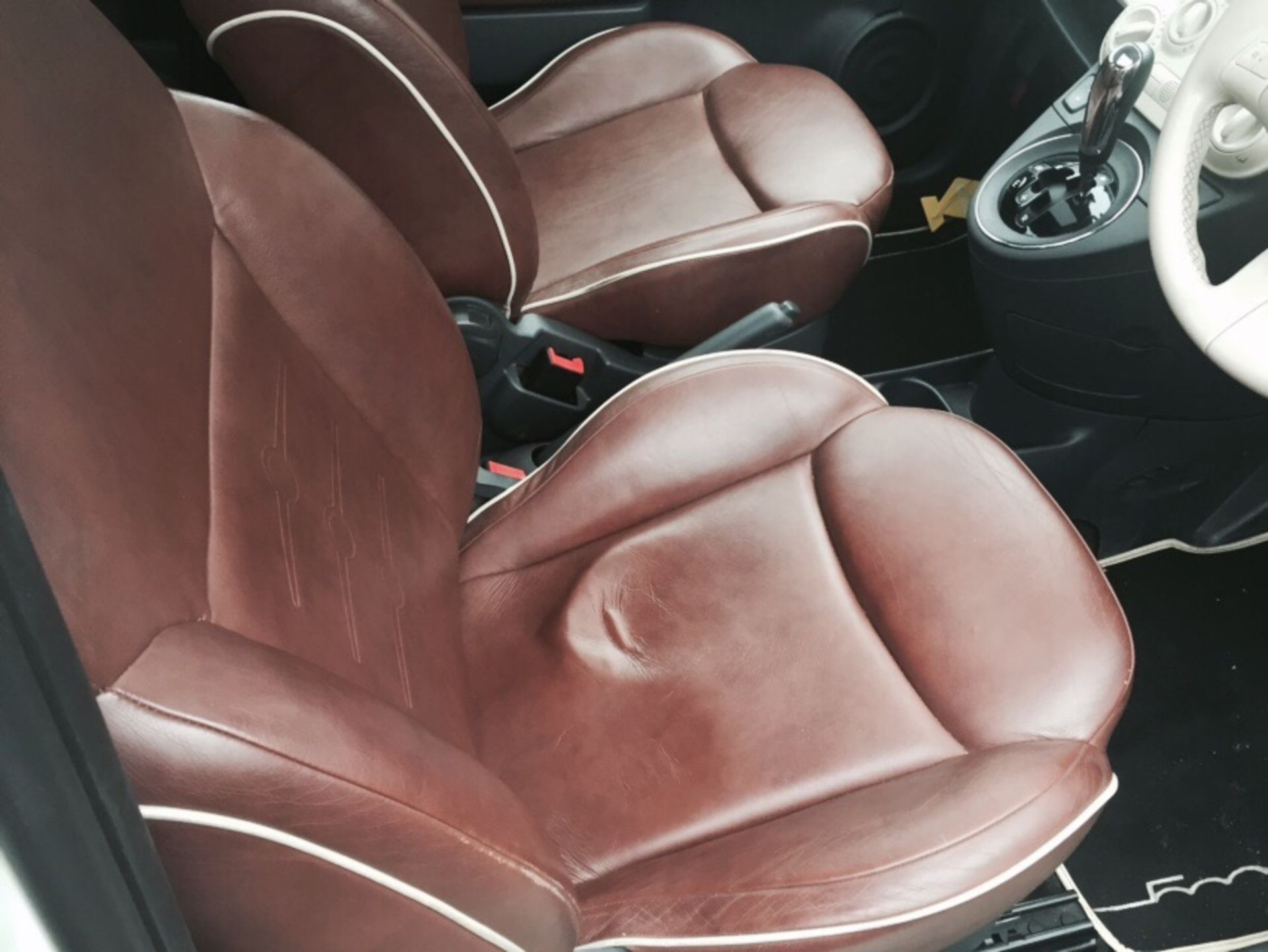 58 Plate Fiat 500 Lounge 3 Door Hatchback - White - Features Premium Extras - NO VAT on the Hammer - - Image 4 of 33