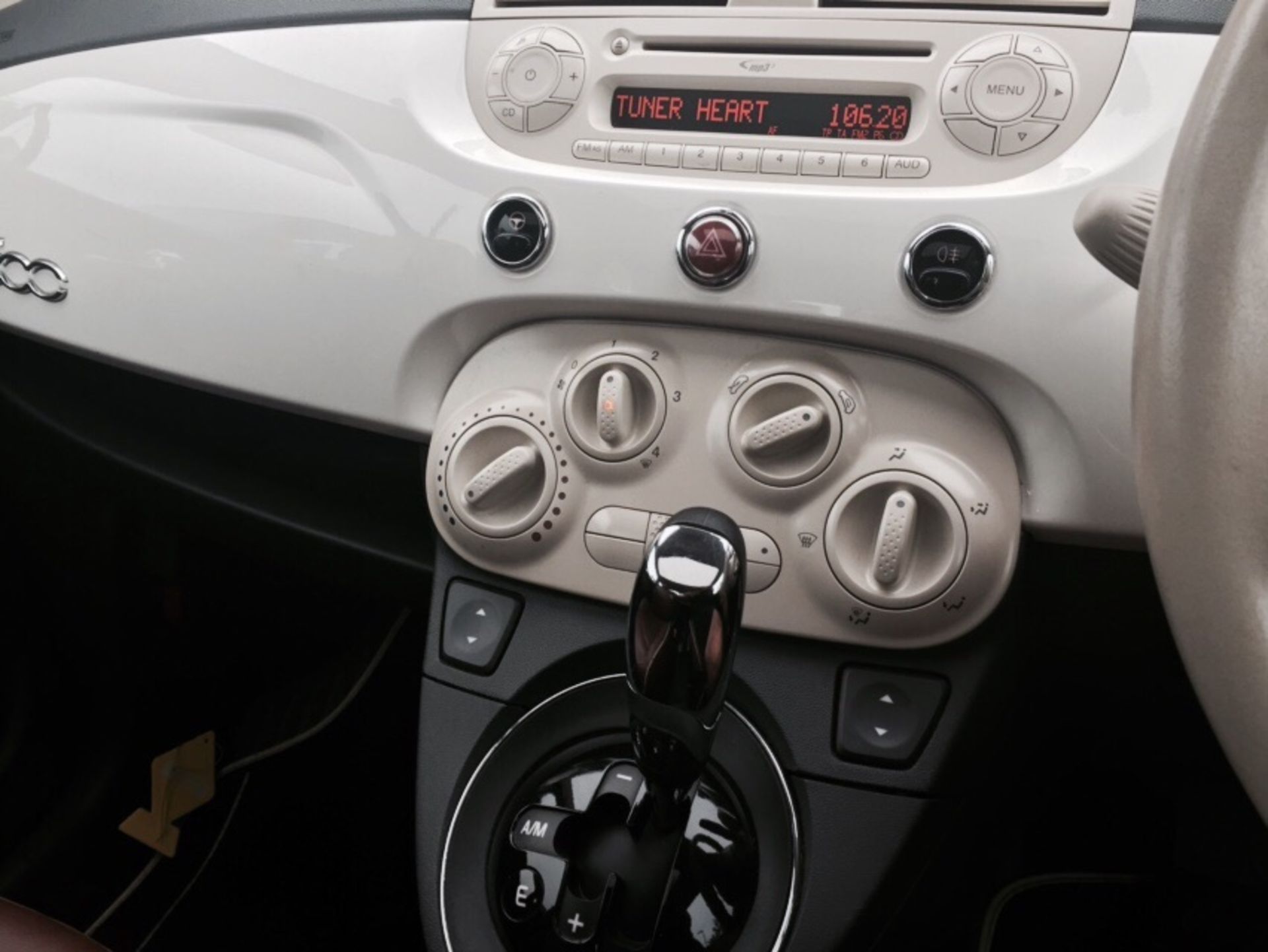 58 Plate Fiat 500 Lounge 3 Door Hatchback - White - Features Premium Extras - NO VAT on the Hammer - - Image 6 of 33