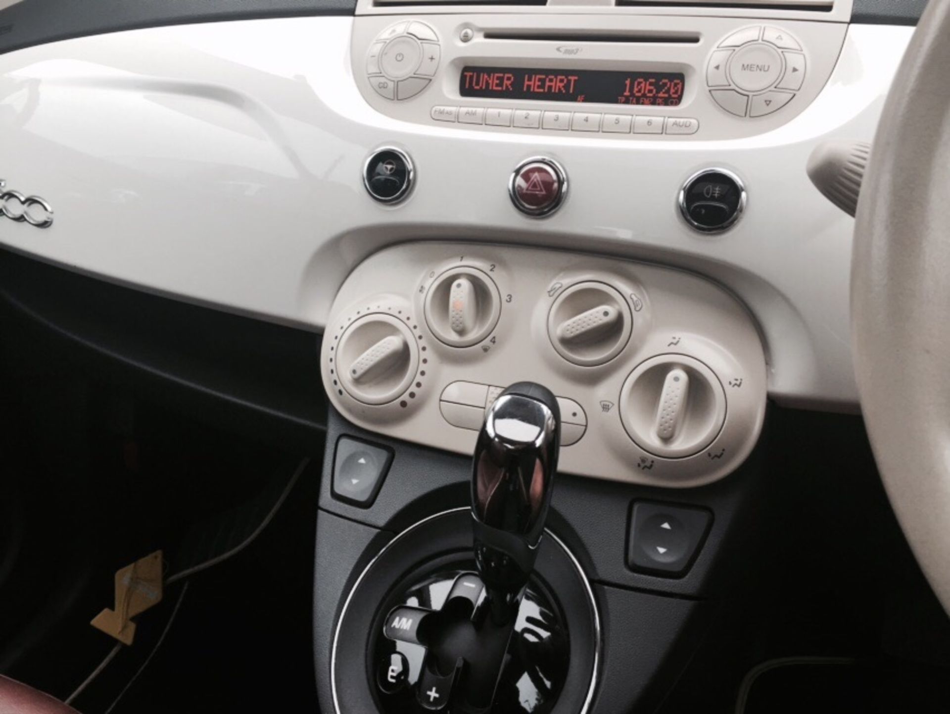 58 Plate Fiat 500 Lounge 3 Door Hatchback - White - Features Premium Extras - NO VAT on the Hammer - - Image 21 of 33