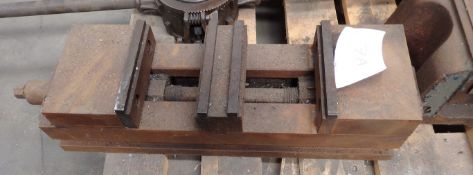 1 x Large Machine Vice - Length 63cm x Width 16cm x Height 10cm - CL057 - Ref 7A - Location: Welwyn,