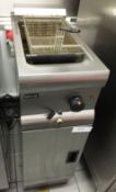 1 x Lincat Silverlink Series Single Freestanding Deep Fat Fryer - Stainless Steel - Dimensions H92 x
