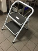 1 x Two Step Foldaway Step Ladder - ref 275 - CL200 - Location: Somerset BA16