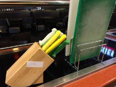 8 x Professional Kitchen Knives With Wooden Block. 4 Chopping Boards and Stand - Ref 131 - CL200 -