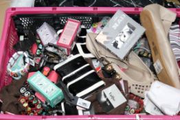 100 x Items Of Assorted Women's / Girls Fashion Accessories – Box2603 - Includes Purses, Jewellery