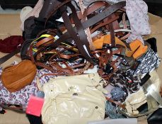 100 x Items Of Assorted Women's / Girls Fashion Accessories – Box2618 – New With Tags - Includes