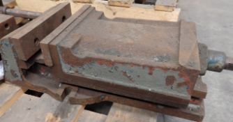 1 x Large Machine Vice Length 50cm x Width 20cm x Height 14cm - CL057 - Ref 8A - Location: Welwyn,
