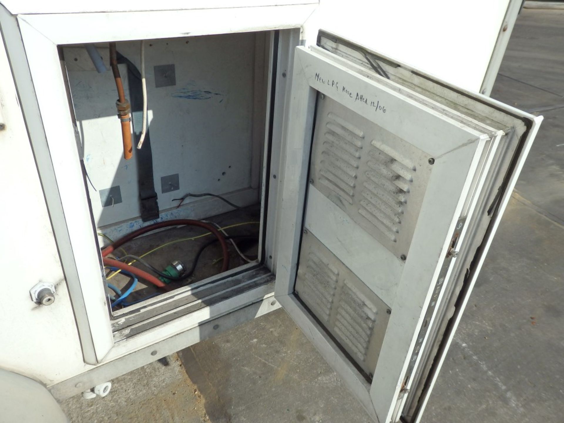 1 x Eurolag Towing Trailer With In and Out Shower Facility - Previously Used As Decontamination Wash - Image 4 of 23