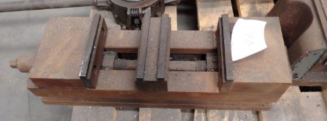 1 x Large Machine Vice - Length 63cm x Width 16cm x Height 10cm - CL057 - Ref 7A - Location: Welwyn,