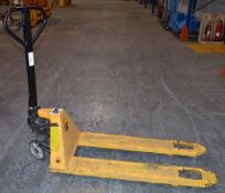 1 x Pallet Pump Truck - Total Lifter - 2500kg Lift Capacity - Fork Width 52 cm - Fork Length 114