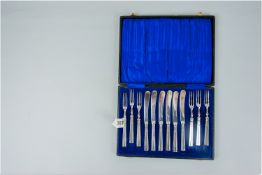A cased set of six silver handled fruit knives and forks, Sheffield 1924