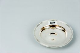 A circular silver shallow dish with lined decoration to the flange, 5.2 ozs, London 1972/73