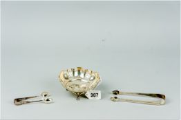 A circular silver bon bon dish with pierced decoration on three scrolled supports, 2.3 ozs,