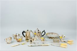 A parcel of mixed electroplated items including unboxed fish servers and eaters etc