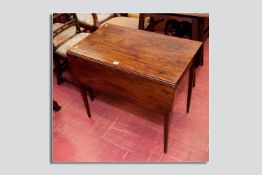 A Georgian mahogany Pembroke table, twin rounded cornered leaves with single drawer to one end on