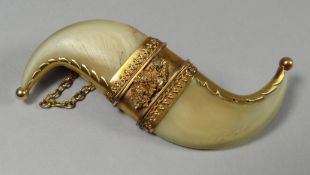 * WITHDRAWN FROM SALE * A double tiger or lion's claw brooch with decorative gold