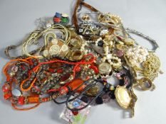 A parcel of mixed jewellery