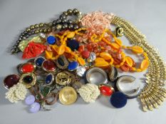 A parcel of mixed jewellery