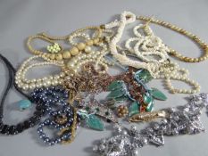 A parcel of mixed jewellery