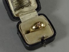 An antique 18ct yellow old ring with small diamond solitaire, 2.91 gms