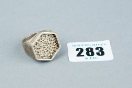 A gent's beaten silver hexagonal signet ring, 13.4 grms