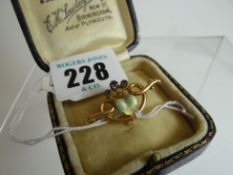 A 15ct yellow gold enamel and sapphire-trio fruit-leaf bar brooch of looping form, 2.83gms