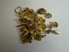 A parcel of minor gold and yellow metal jewellery, mainly earrings