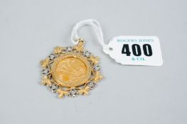 A full gold sovereign 1981 with decorative heart and shamrock style nine carat gold mount, total