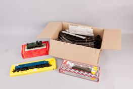 A Lima GWR 0-6-0 locomotive (boxed), a Hornby R165 GWR 0-6-0 (boxed), a Hornby R751 BR diesel (