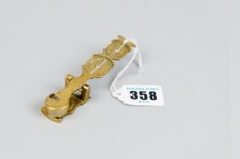 An Edwardian all brass sovereign and half sovereign balance