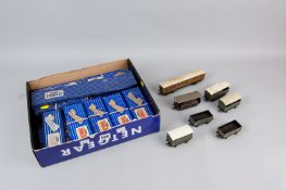 Seventeen Hornby Dublo boxed points complete with instructions etc