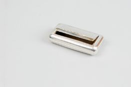 A snuff box - an oblong Georgian silver snuff box with diamond incised decorative lid, 1.4 ozs,