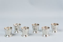 A set of six plain silver eggcups, 9.3 ozs, Birmingham 1939