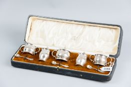 A cased five piece silver condiment set with spoons, 7.5 ozs, Dublin 1929