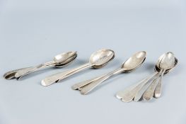 A parcel of fifteen mixed silver tea and coffee spoons, total 8.5 ozs