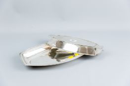 A silver lidded entree dish of plain form with bowed sides and Art Deco style handles to the lid, 31