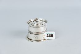 A silver capstan style inkwell with hinged lid, 3.5 ozs, Chester 1898