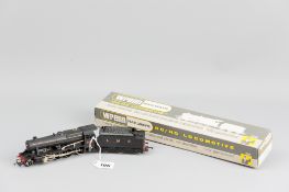 A Wrenn W2225A no. 8233 Class 8F freight locomotive, gold transfers, shaded red, only four hundred