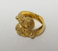 A 21k yellow gold textured cross-over ring, 4.16gms