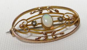 An antique 9ct yellow gold oval bar brooch with centre opal, 2.5gms