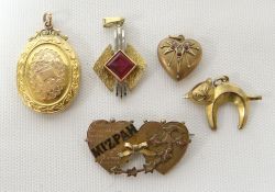 A parcel of mixed 9ct jewellery including charms and brooches, 14.3gms total