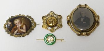 Four mixed brooches