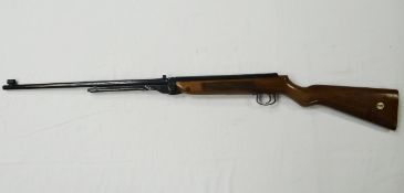 A vintage Webley Mk III .22 air rifle 1949-57 variant with Webley button on stock, grooved grip