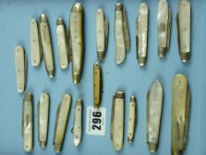 A parcel of approximately eighteen pen and pocket knives, majority silver bladed and all mother of