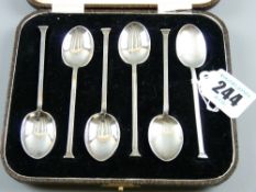 A cased set of six spade handled silver coffee spoons, Sheffield 1924