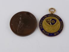 A 9ct Gold and Enamel Presentation Medallion, the medallion reads 