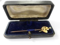 A Gentleman's 18 ct Gold, Ruby and Sapphire Tie Pin, in the form of an artist's palette,approx wt